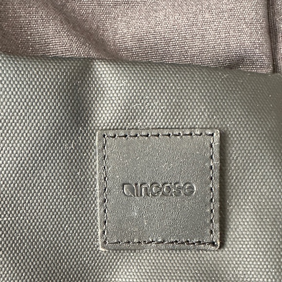 Incase Compass Backpack 16L - Picture 2 of 16